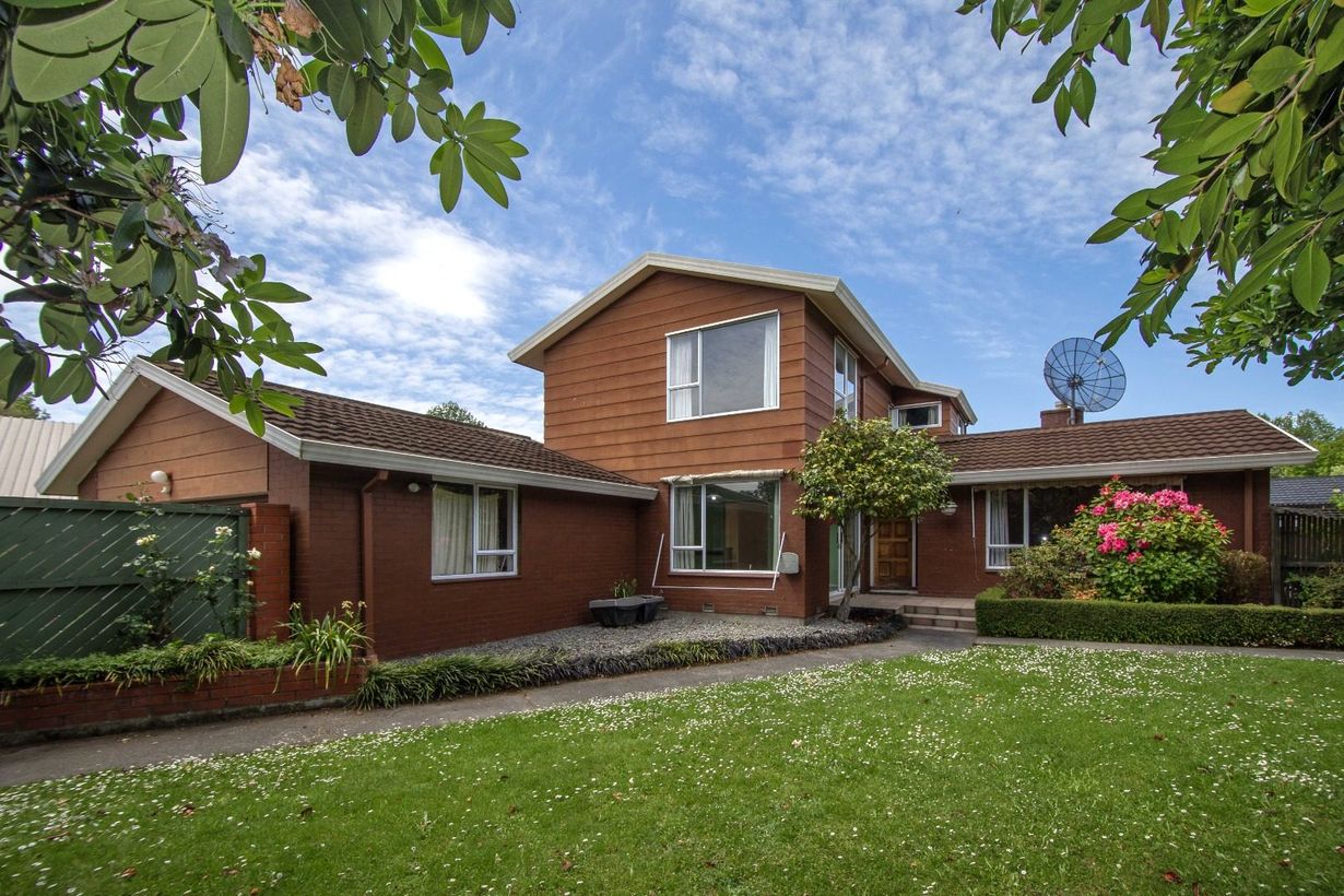 5 Annell Place, Burnside | 5 Bedroom 2 Bathroom | $750/week