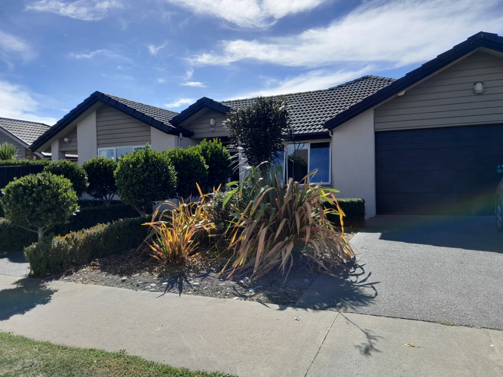 16 O’Dea Avenue, Burnside | 4 Bedroom 2 Bathroom | $900/week