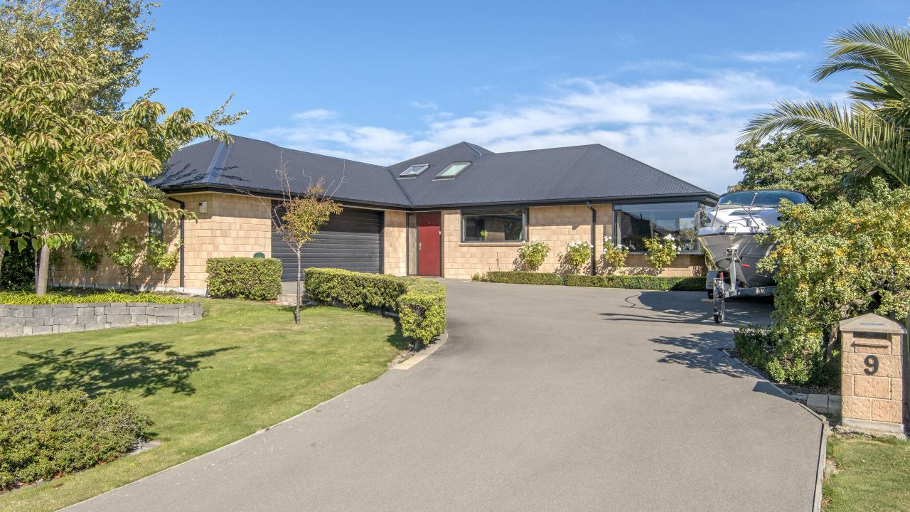 9 Felicitas Grove, Aidenfield | Room for rent | $200/week