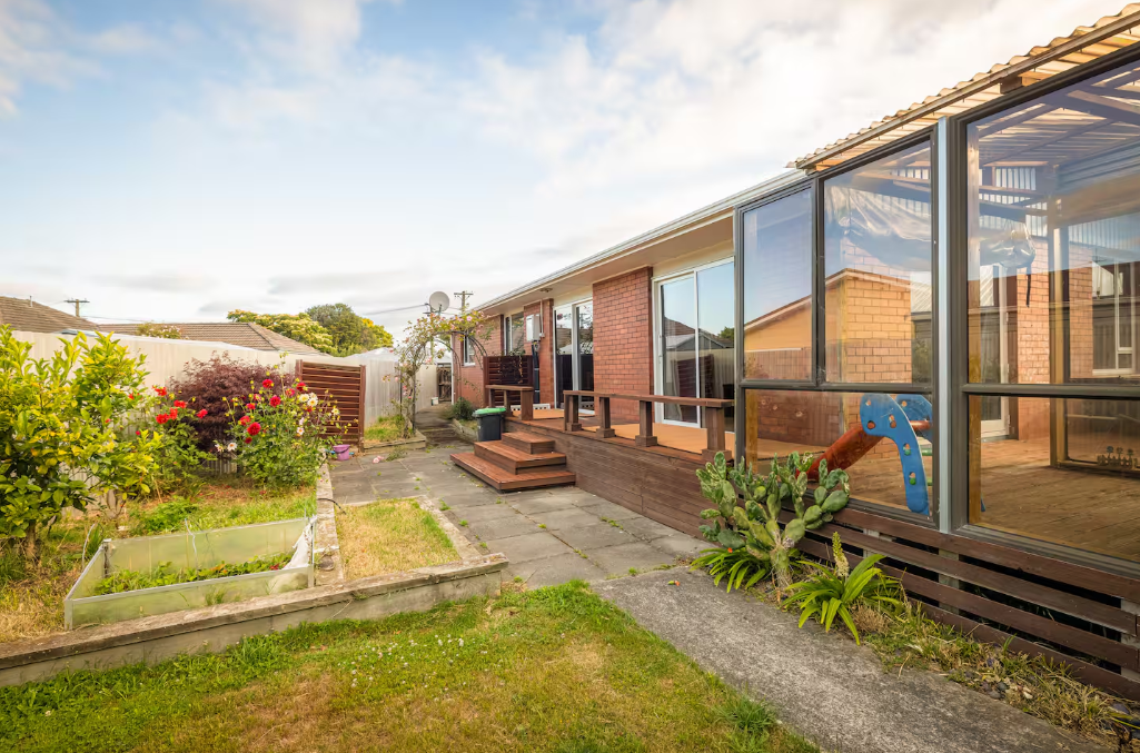 10 Greendale Avenue, Avonhead | 3 bedrooms 1 bathrooms | $650 per week (unfurnished) / $750 per week (furnished)