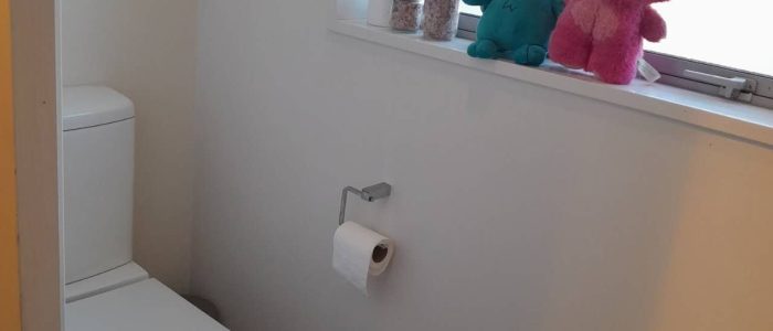 7673